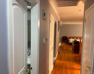 11 De Clark Place - Photo Thumbnail 4