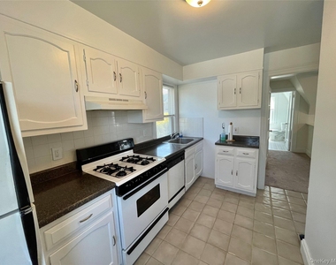175 Woodruff Avenue - Photo Thumbnail 8
