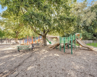 175 Woodruff Avenue - Photo Thumbnail 18