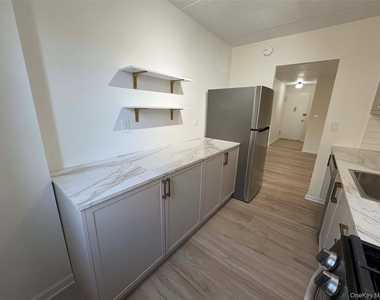 2 Consulate Drive - Photo Thumbnail 10
