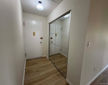 2 Consulate Drive - Photo Thumbnail 3
