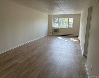 2 Consulate Drive - Photo Thumbnail 6