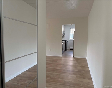 2 Consulate Drive - Photo Thumbnail 2