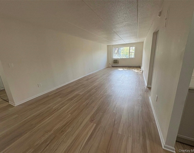 2 Consulate Drive - Photo Thumbnail 5