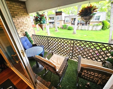 655 Middle Country Road - Photo Thumbnail 8