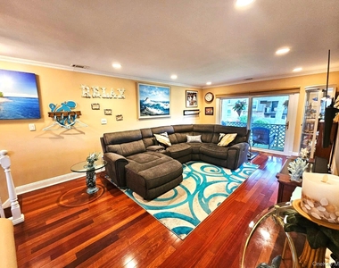 655 Middle Country Road - Photo Thumbnail 5