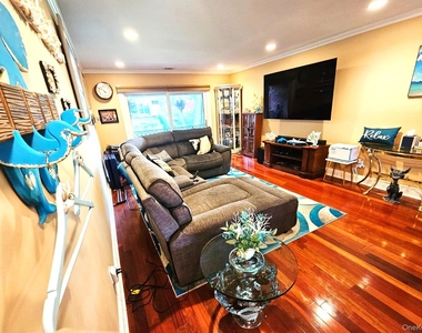 655 Middle Country Road - Photo Thumbnail 6