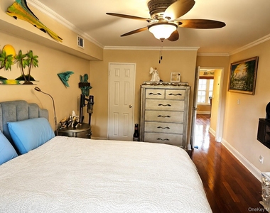 655 Middle Country Road - Photo Thumbnail 23