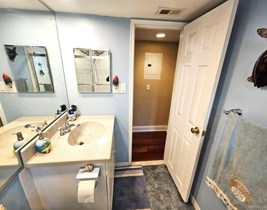 655 Middle Country Road - Photo Thumbnail 16