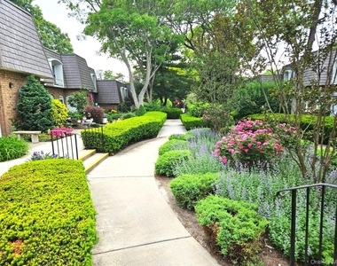 655 Middle Country Road - Photo Thumbnail 3