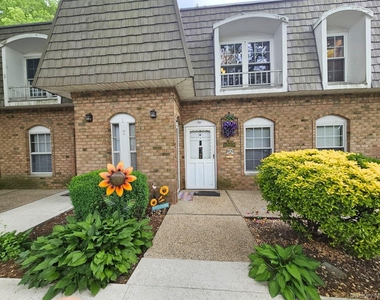655 Middle Country Road - Photo Thumbnail 2