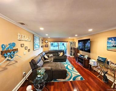 655 Middle Country Road - Photo Thumbnail 4