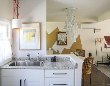 272 Main Street - Photo Thumbnail 10