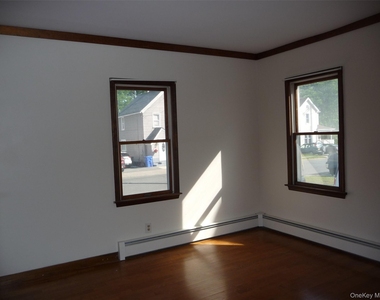 27 Oliver Avenue - Photo Thumbnail 3