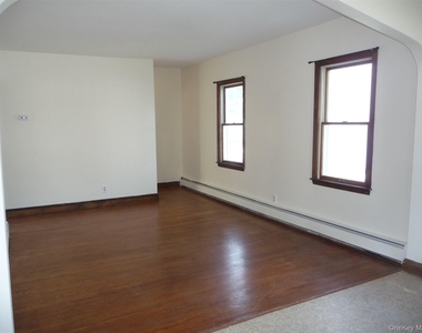 27 Oliver Avenue - Photo Thumbnail 2
