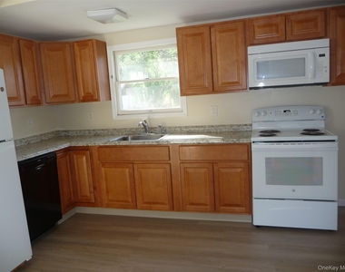 27 Oliver Avenue - Photo Thumbnail 8