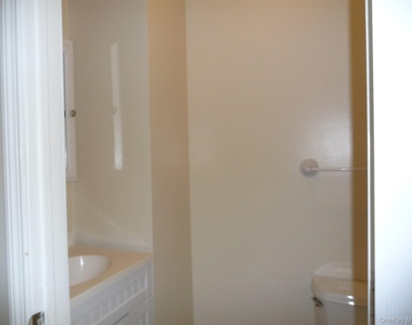 27 Oliver Avenue - Photo Thumbnail 12