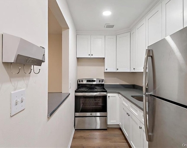 142 Trenchard Street - Photo Thumbnail 3