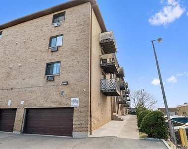 142 Trenchard Street - Photo Thumbnail 12