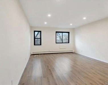 142 Trenchard Street - Photo Thumbnail 8