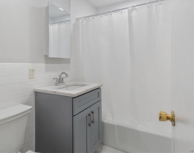 142 Trenchard Street - Photo Thumbnail 5
