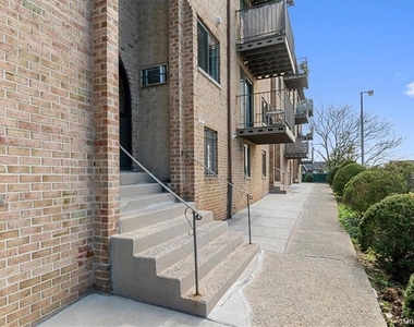 142 Trenchard Street - Photo Thumbnail 1