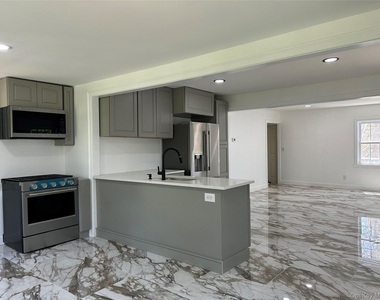 346 Meadow Avenue - Photo Thumbnail 6