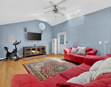 68 Mulford Avenue - Photo Thumbnail 8