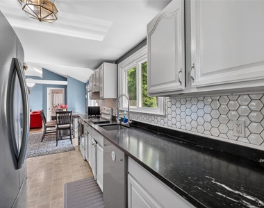 68 Mulford Avenue - Photo Thumbnail 10