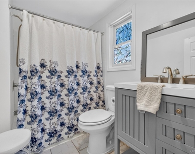68 Mulford Avenue - Photo Thumbnail 16