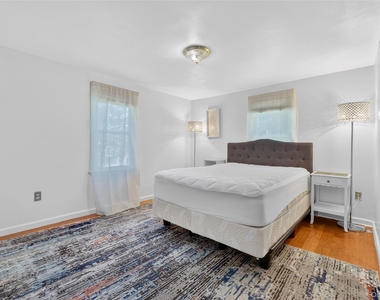 68 Mulford Avenue - Photo Thumbnail 13