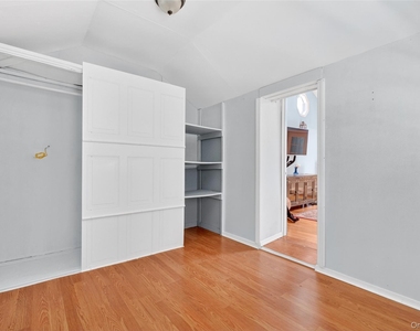 68 Mulford Avenue - Photo Thumbnail 15