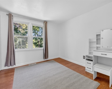 68 Mulford Avenue - Photo Thumbnail 14