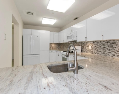 1 Portico Ct - Photo Thumbnail 7