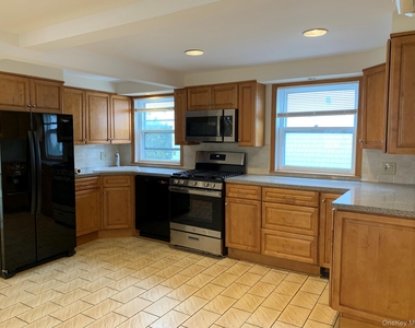 24 Hall Avenue - Photo Thumbnail 11