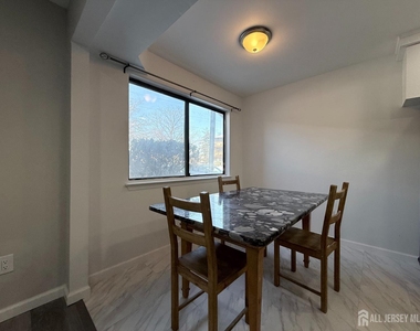 513 Edison Glen Terrace - Photo Thumbnail 8