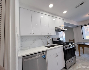 513 Edison Glen Terrace - Photo Thumbnail 5