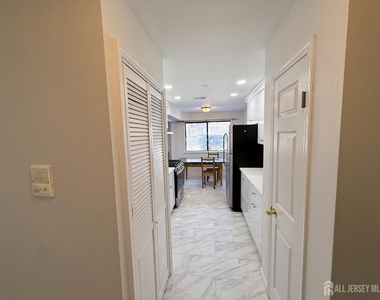 513 Edison Glen Terrace - Photo Thumbnail 4