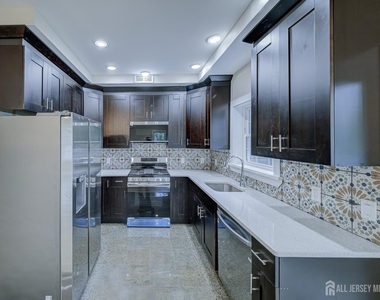 8 Travers Avenue - Photo Thumbnail 4