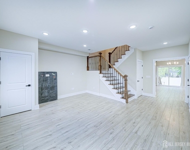 8 Travers Avenue - Photo Thumbnail 6