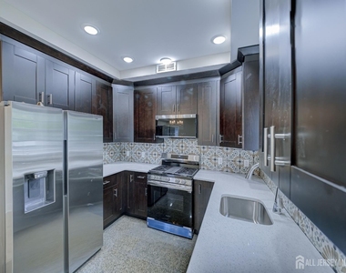8 Travers Avenue - Photo Thumbnail 5