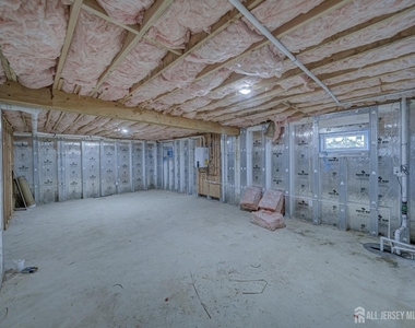8 Travers Avenue - Photo Thumbnail 15