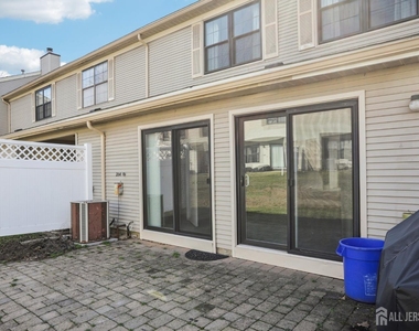 204 Hampshire Court - Photo Thumbnail 20