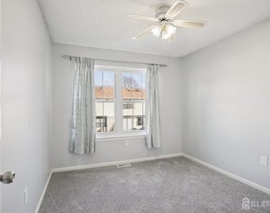 204 Hampshire Court - Photo Thumbnail 13