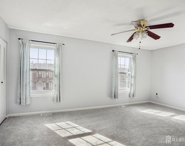204 Hampshire Court - Photo Thumbnail 15