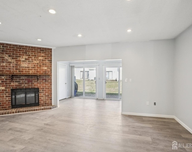 204 Hampshire Court - Photo Thumbnail 2