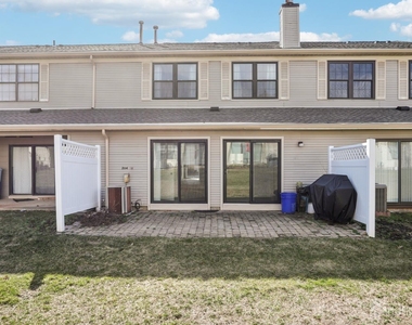 204 Hampshire Court - Photo Thumbnail 18