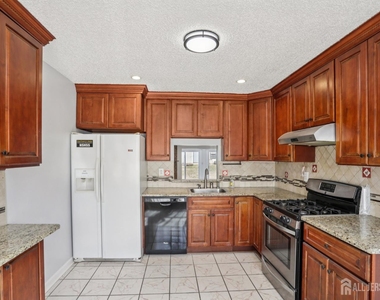 204 Hampshire Court - Photo Thumbnail 8