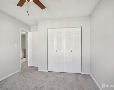 204 Hampshire Court - Photo Thumbnail 14