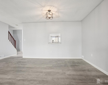204 Hampshire Court - Photo Thumbnail 4